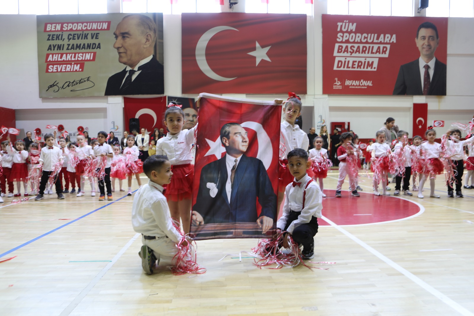Bayraklı’da 23 Nisan günü: Başkan Önal’dan çocuklara bayram sözü!
