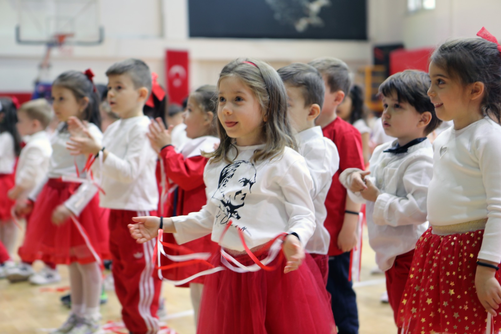 Bayraklı’da 23 Nisan günü: Başkan Önal’dan çocuklara bayram sözü!