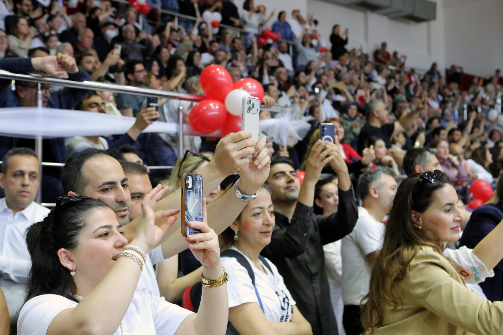 Bayraklı’da 23 Nisan günü: Başkan Önal’dan çocuklara bayram sözü!