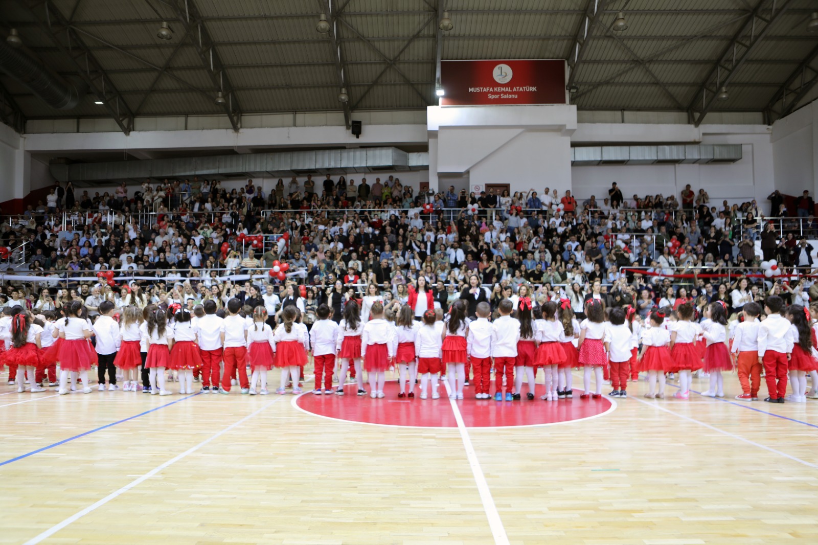 Bayraklı’da 23 Nisan günü: Başkan Önal’dan çocuklara bayram sözü!