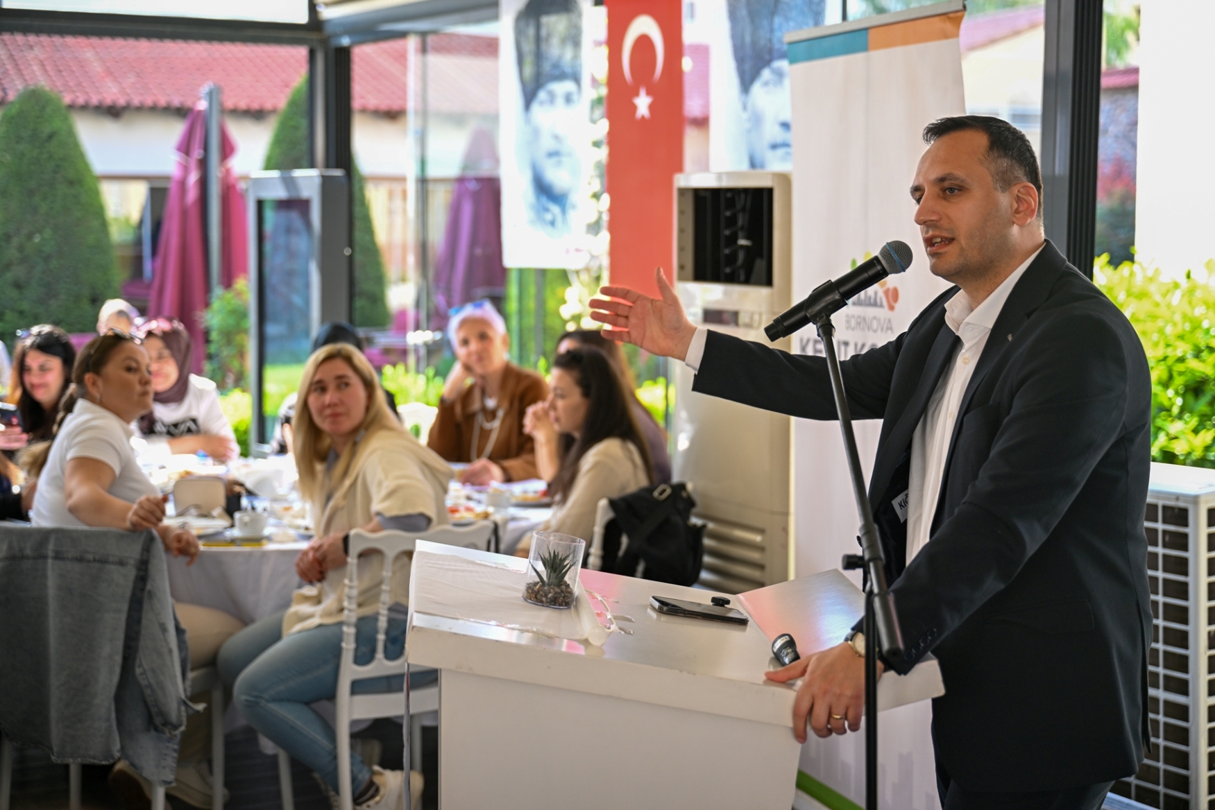 Bornova’da eğitimin geleceği için güç birliği: Okul aile birlikleri ve belediye el ele 3 Bornova’da eğitimin geleceği için güç birliği: Okul aile birlikleri ve belediye el ele