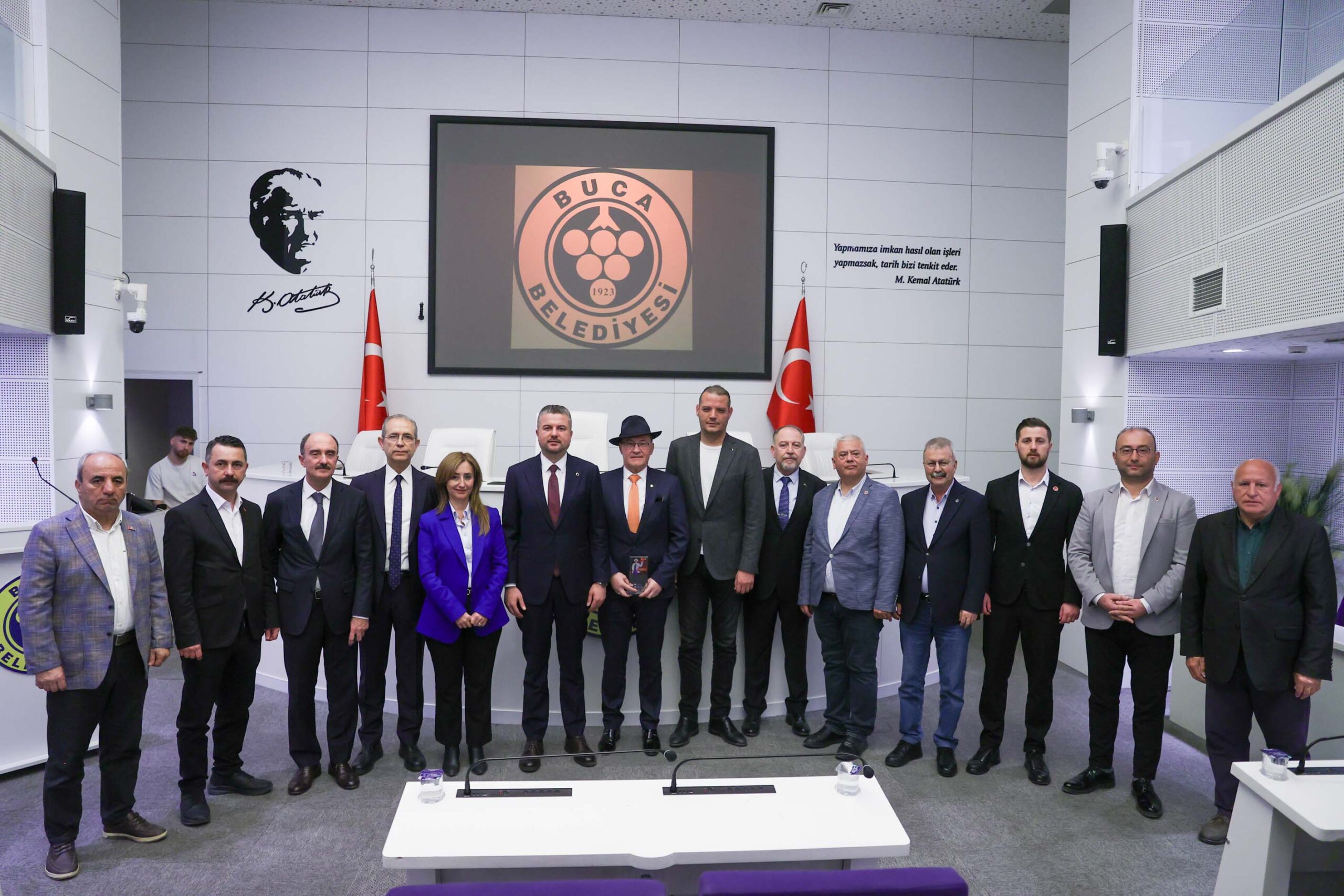 Buca’da 23 Nisan ruhu: 'Kötülüğe Karşı Kalemle Savaşacağız!'