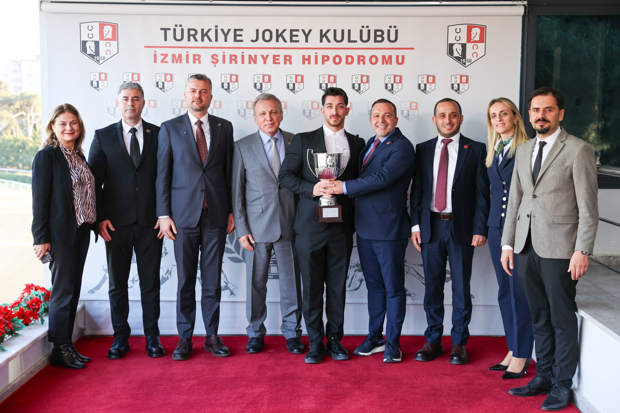 Buca Belediye Başkanlığı Koşusu’nda şampiyonun adı 'Önderbeyim': Tarihi koşuda büyük gurur