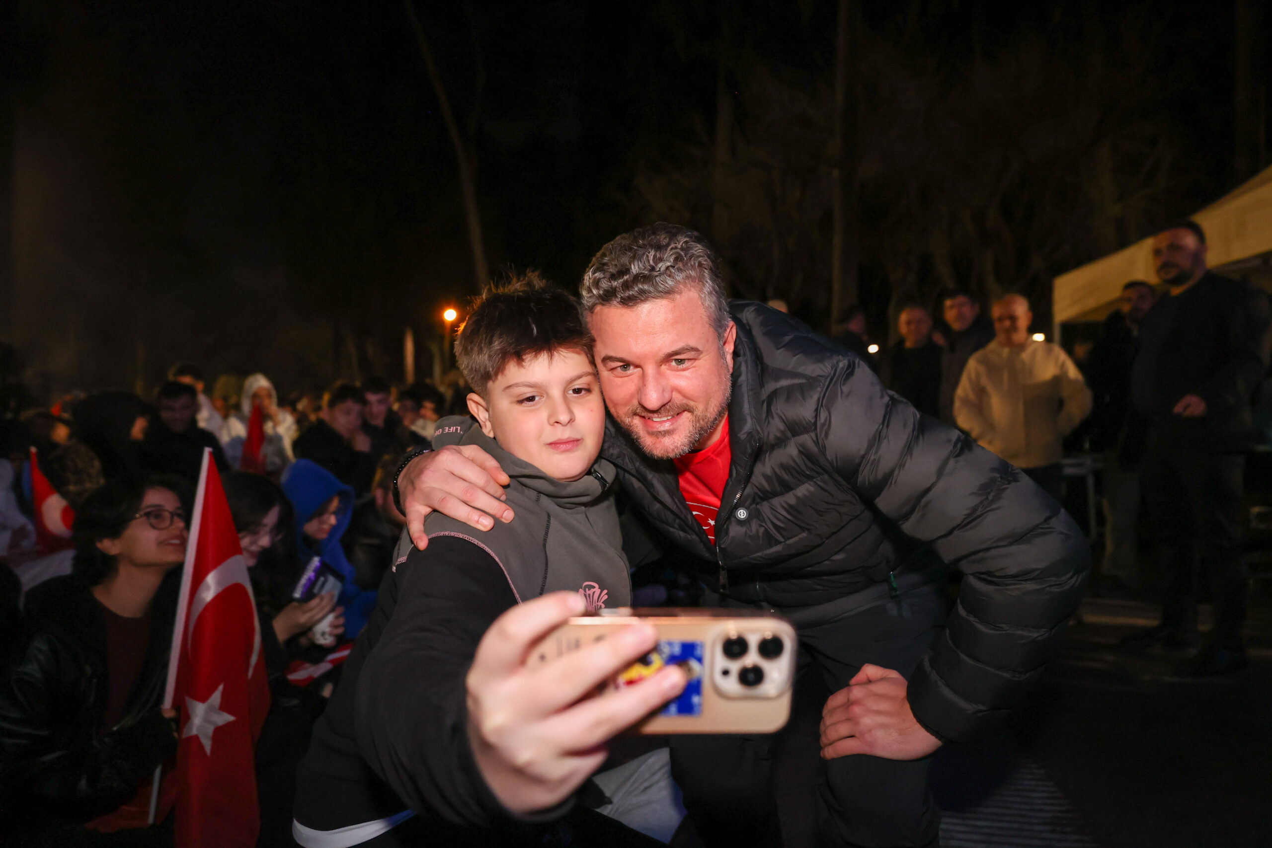 Buca'da millilerimiz için Ay Yıldızlı coşku: Başkan Duman'ın tahmini tuttu 2 Buca'da millilerimiz için Ay Yıldızlı coşku: Başkan Duman'ın tahmini tuttu