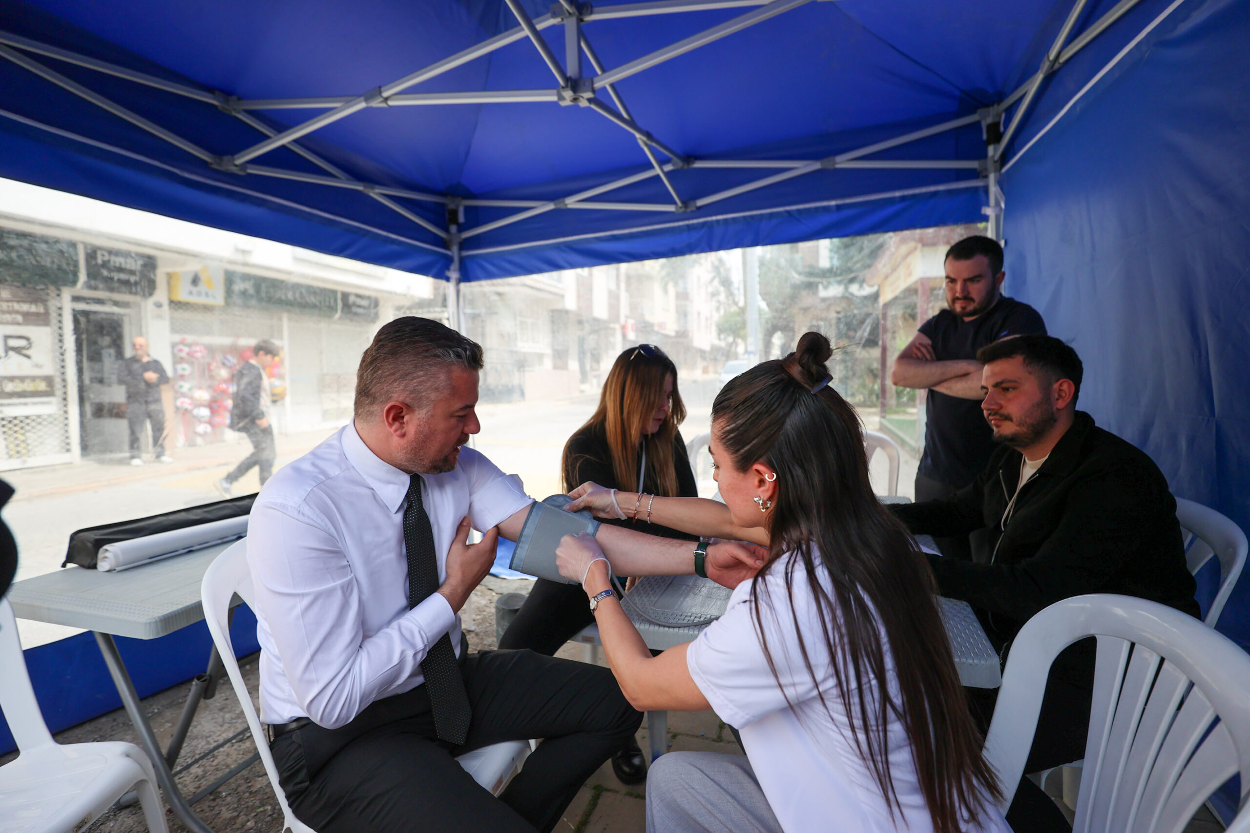 Buca Belediyesi’nin “Köşe Bucak Sağlık" sloganıyla başlattığı ücretsiz sağlık taramaları