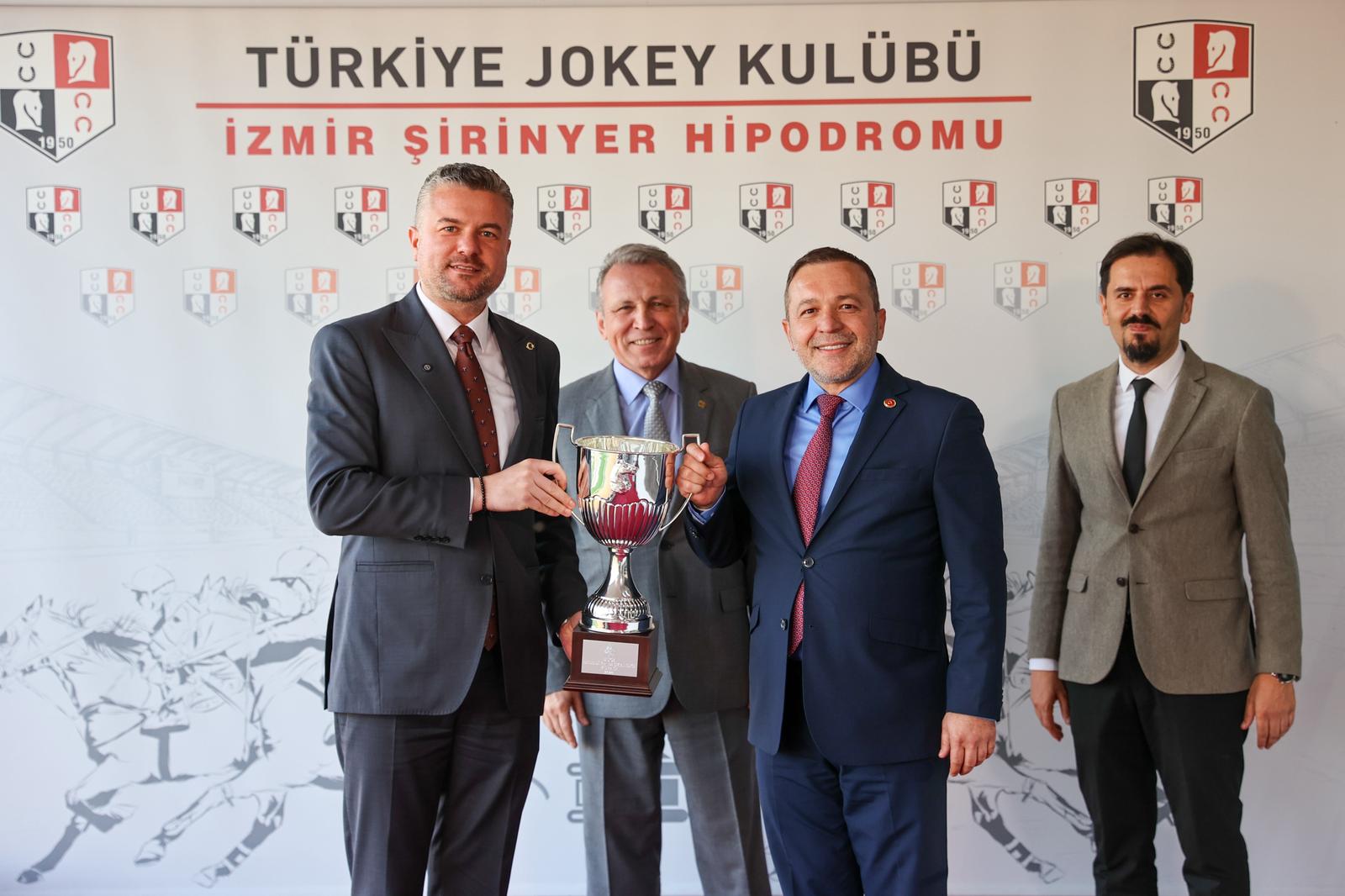 Buca Belediye Başkanlığı Koşusu’nda şampiyonun adı 'Önderbeyim': Tarihi koşuda büyük gurur