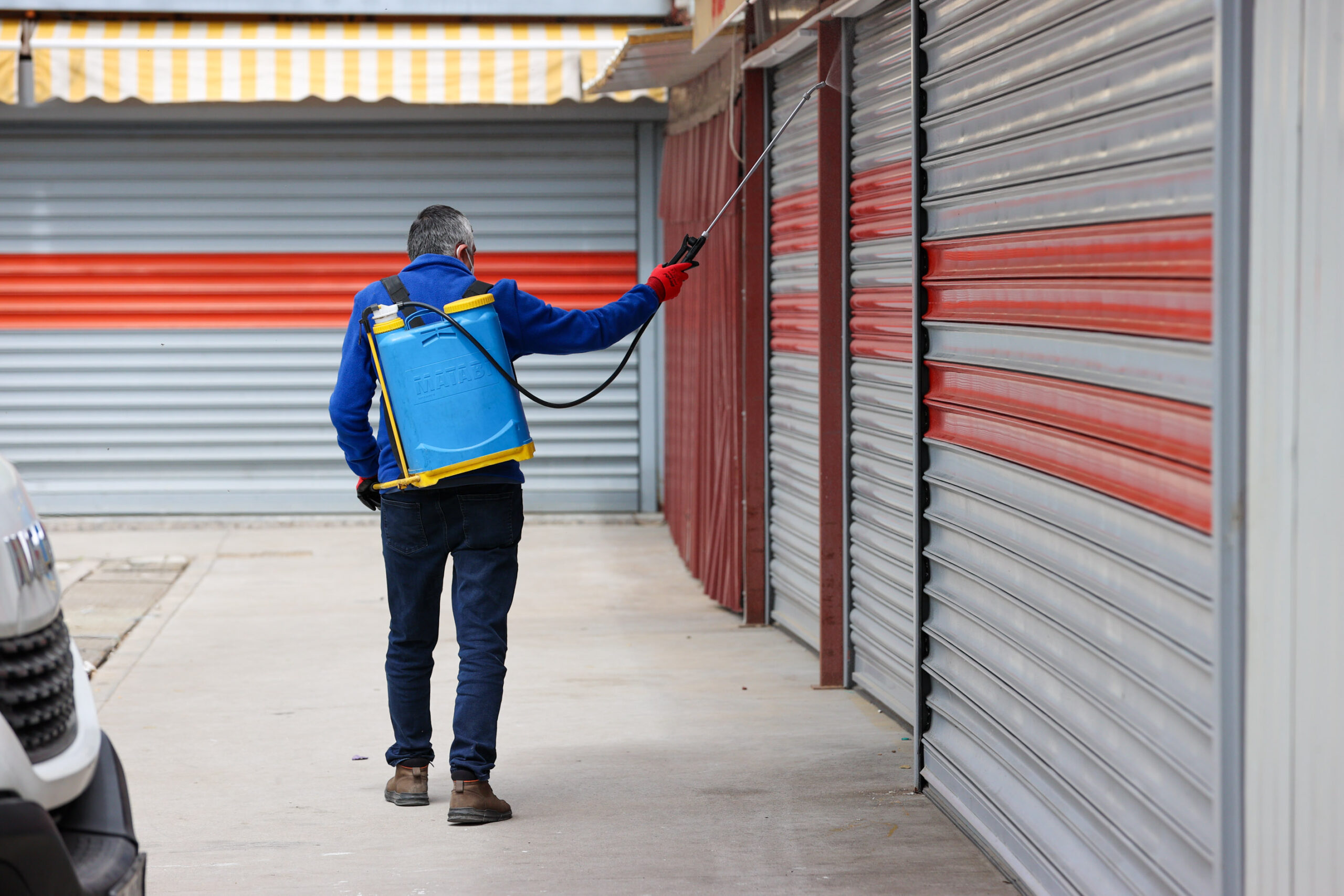 Buca’da kesintisiz ilaçlama mesaisi: Haşereye karşı koruma kalkanı!