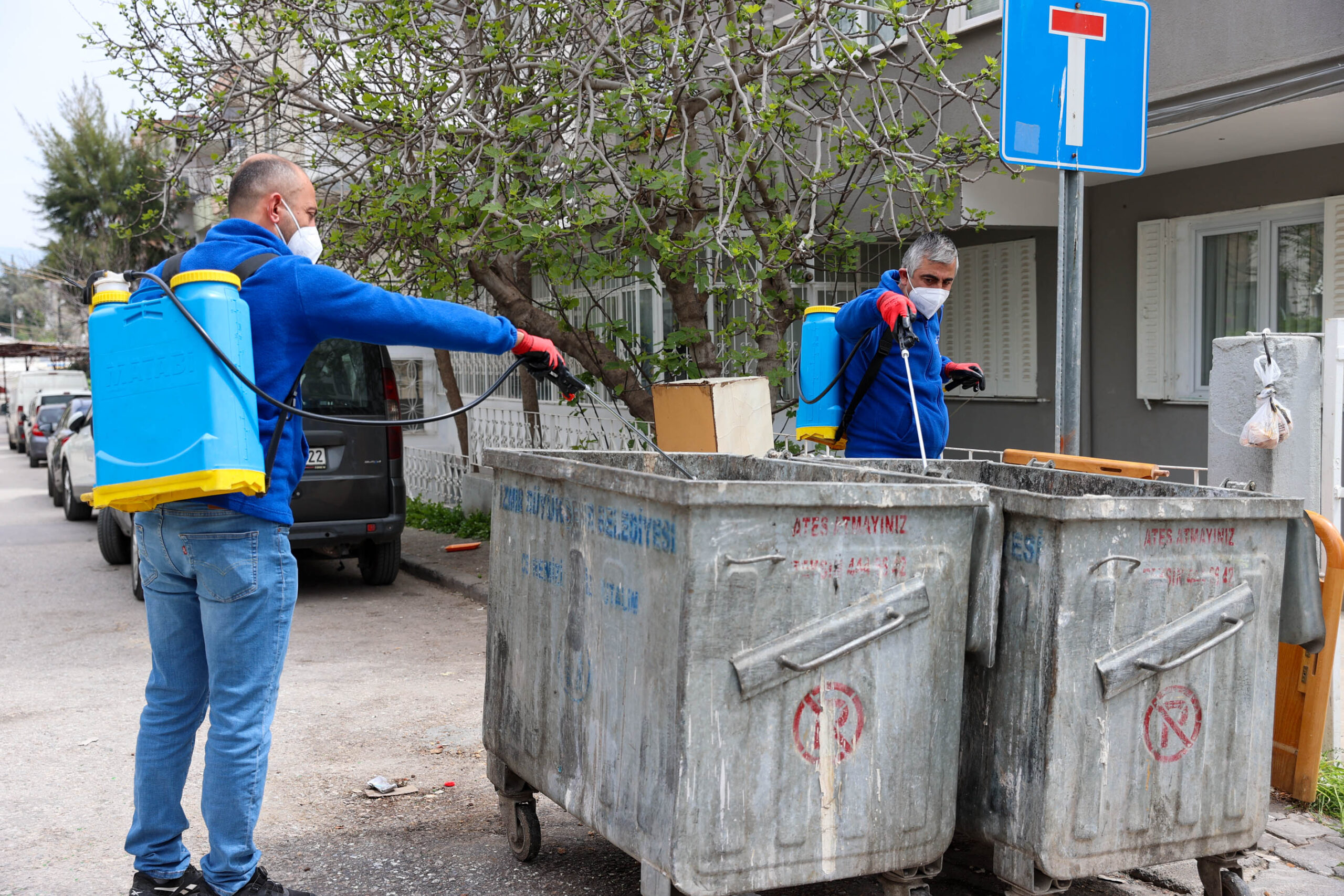 Buca’da kesintisiz ilaçlama mesaisi: Haşereye karşı koruma kalkanı!
