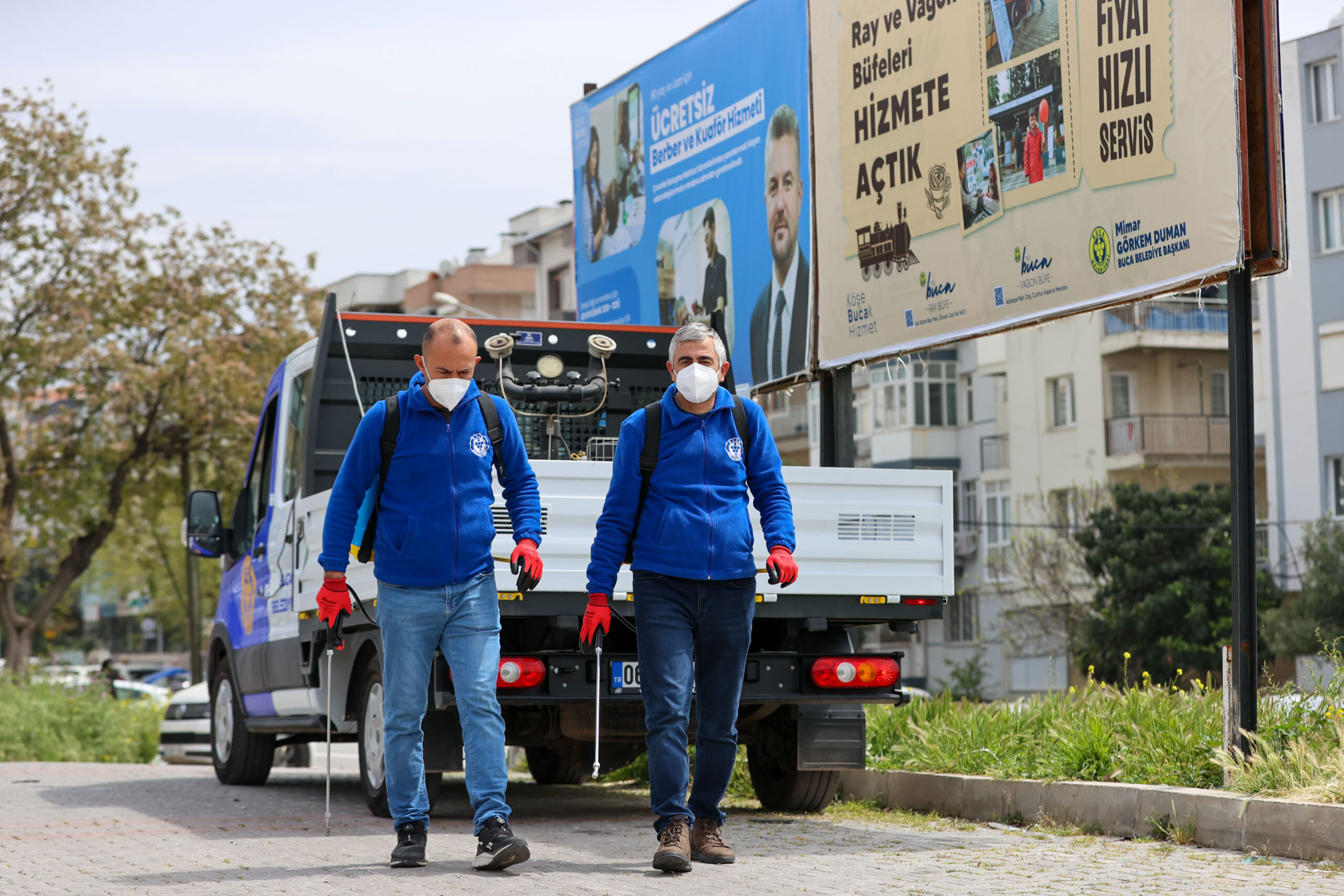 Buca’da kesintisiz ilaçlama mesaisi: Haşereye karşı koruma kalkanı!
