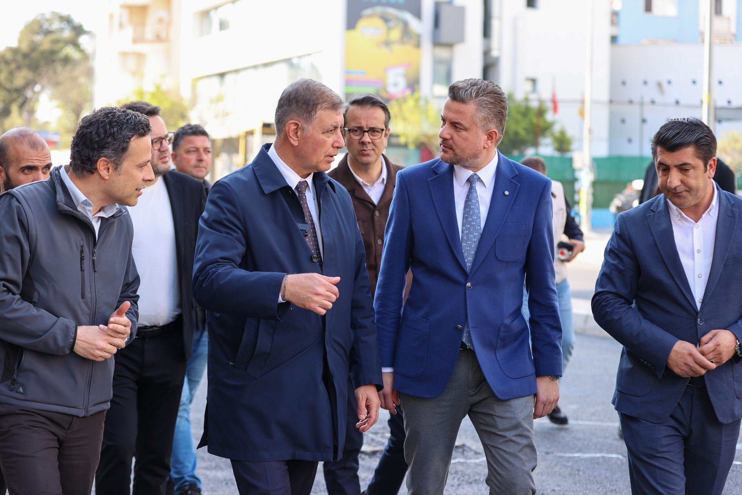 Buca'da yol çilesi 6 ay içinde bitecek: Kilometrelerce yola sıcak asfalt