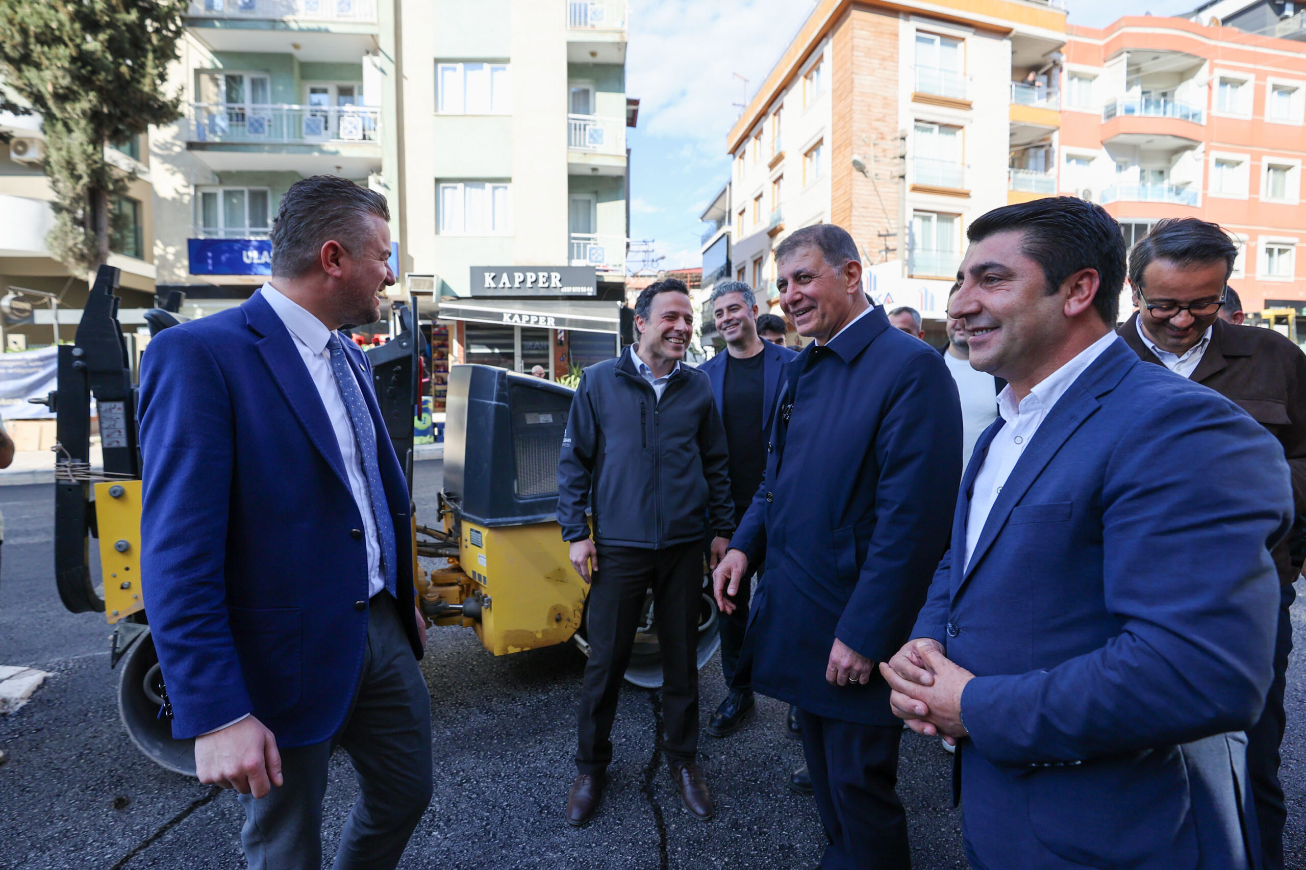 Buca'da yol çilesi 6 ay içinde bitecek: Kilometrelerce yola sıcak asfalt