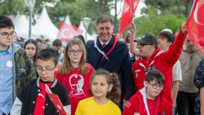 İzmir Büyükşehir Belediye Başkanı Dr. Cemil Tugay, Kültürpark’ta düzenlenen 23
