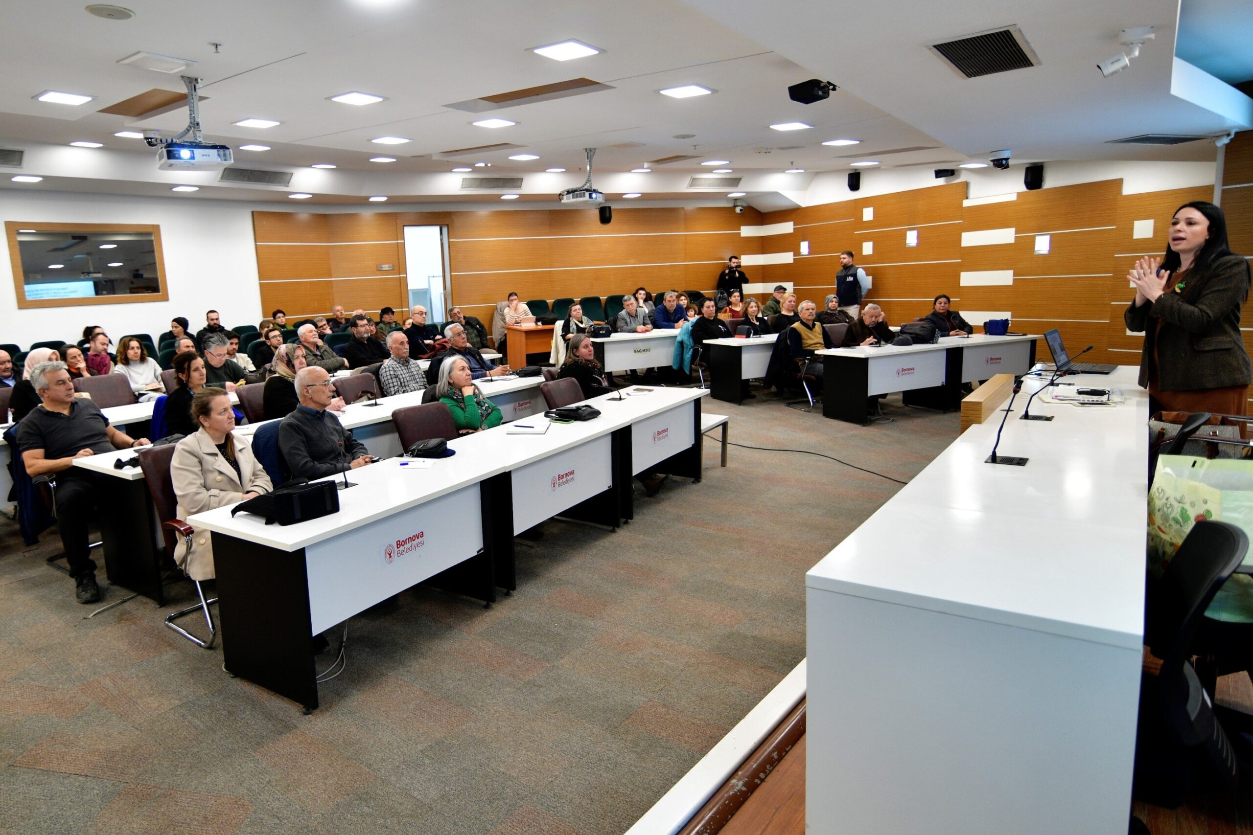 Bornovalı çiftçiye büyük destek: Hem eğitim hem ücretsiz toprak analizi!