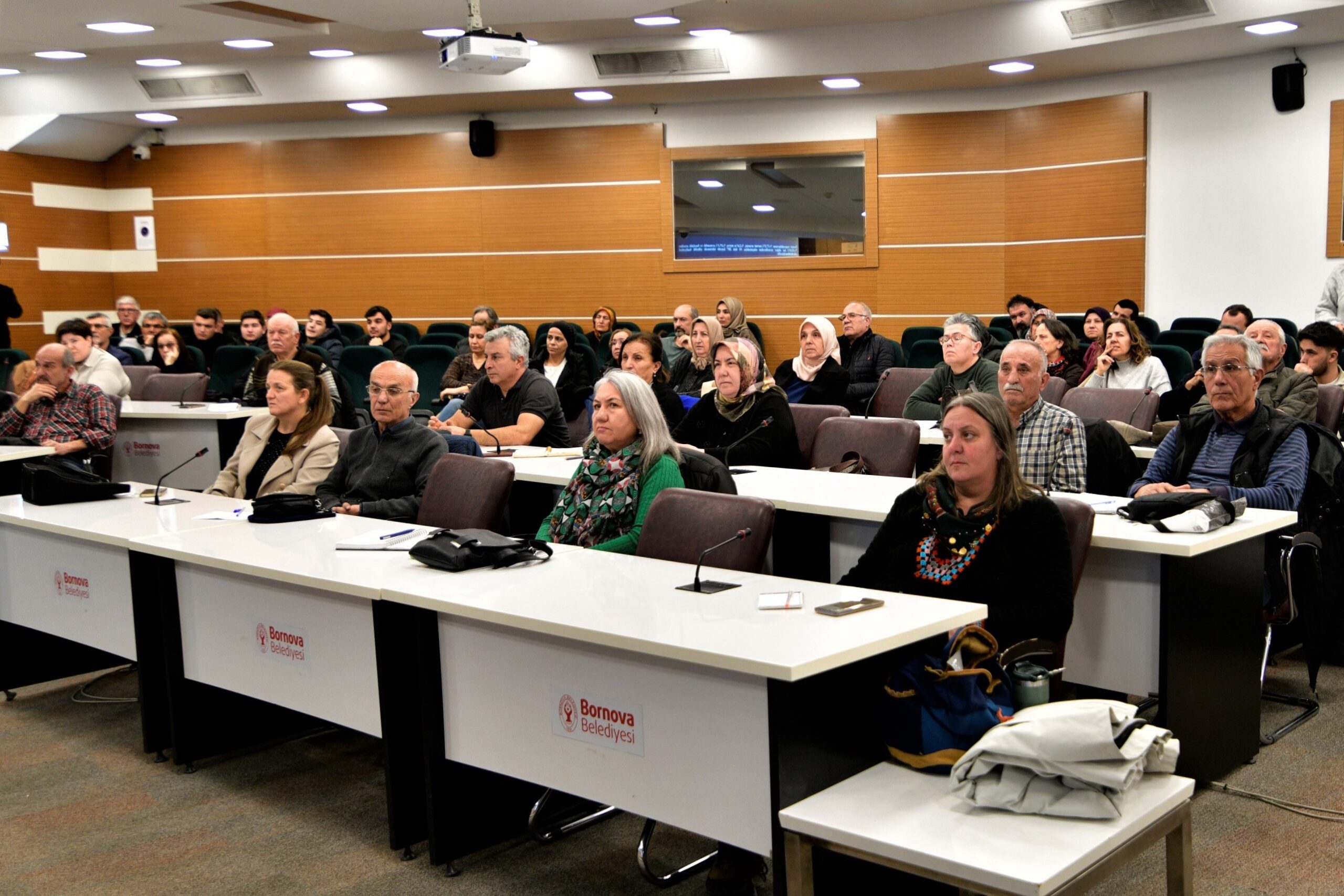 Bornovalı çiftçiye büyük destek: Hem eğitim hem ücretsiz toprak analizi!