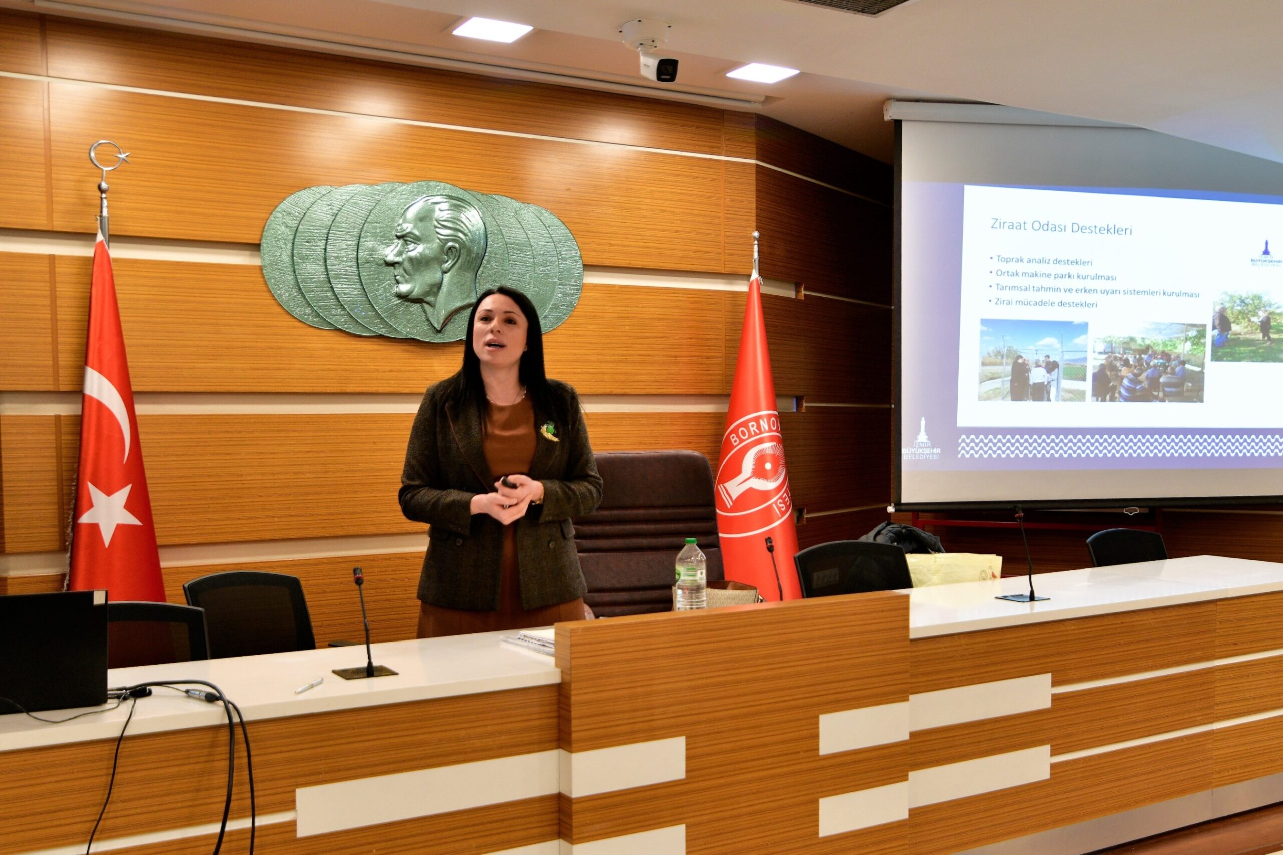 Bornovalı çiftçiye büyük destek: Hem eğitim hem ücretsiz toprak analizi!