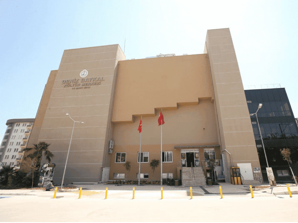 Karşıyaka’da ‘Üniversite' dönemi: Deniz Baykal Kültür Merkezi tamamen Bakırçay’a devredildi!