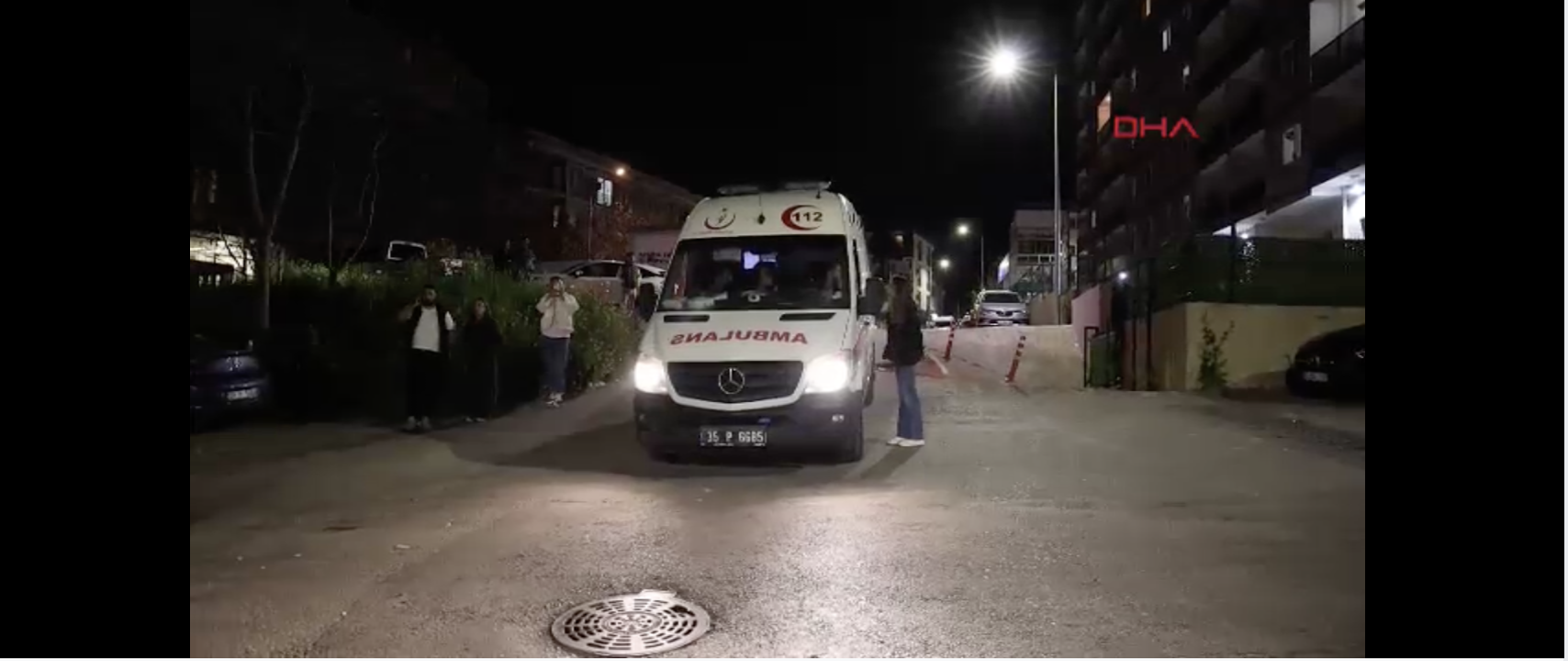 Buca'da kız yurdunda gıda zehirlenmesi: 28 öğrenci hastaneye kaldırıldı 1 Buca'da kız yurdunda gıda zehirlenmesi: 28 öğrenci hastaneye kaldırıldı