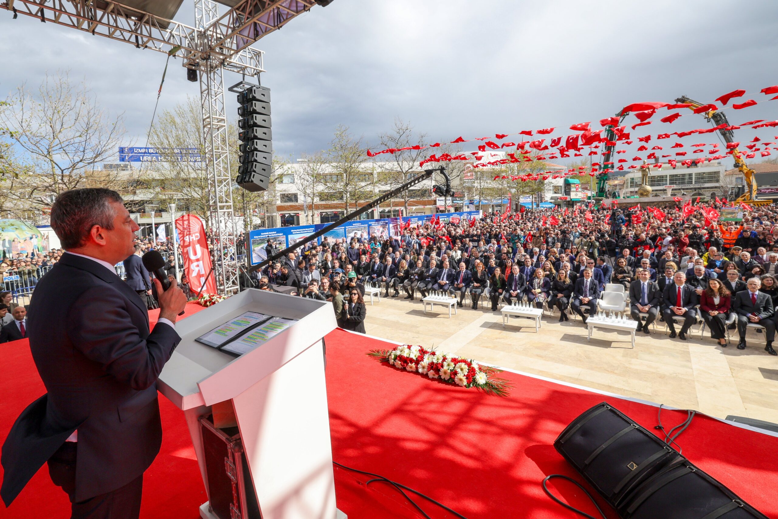 Özgür Özel Urla'da konuştu: “Kayyım tezgahını kuranlara halk en büyük cevabı verdi"