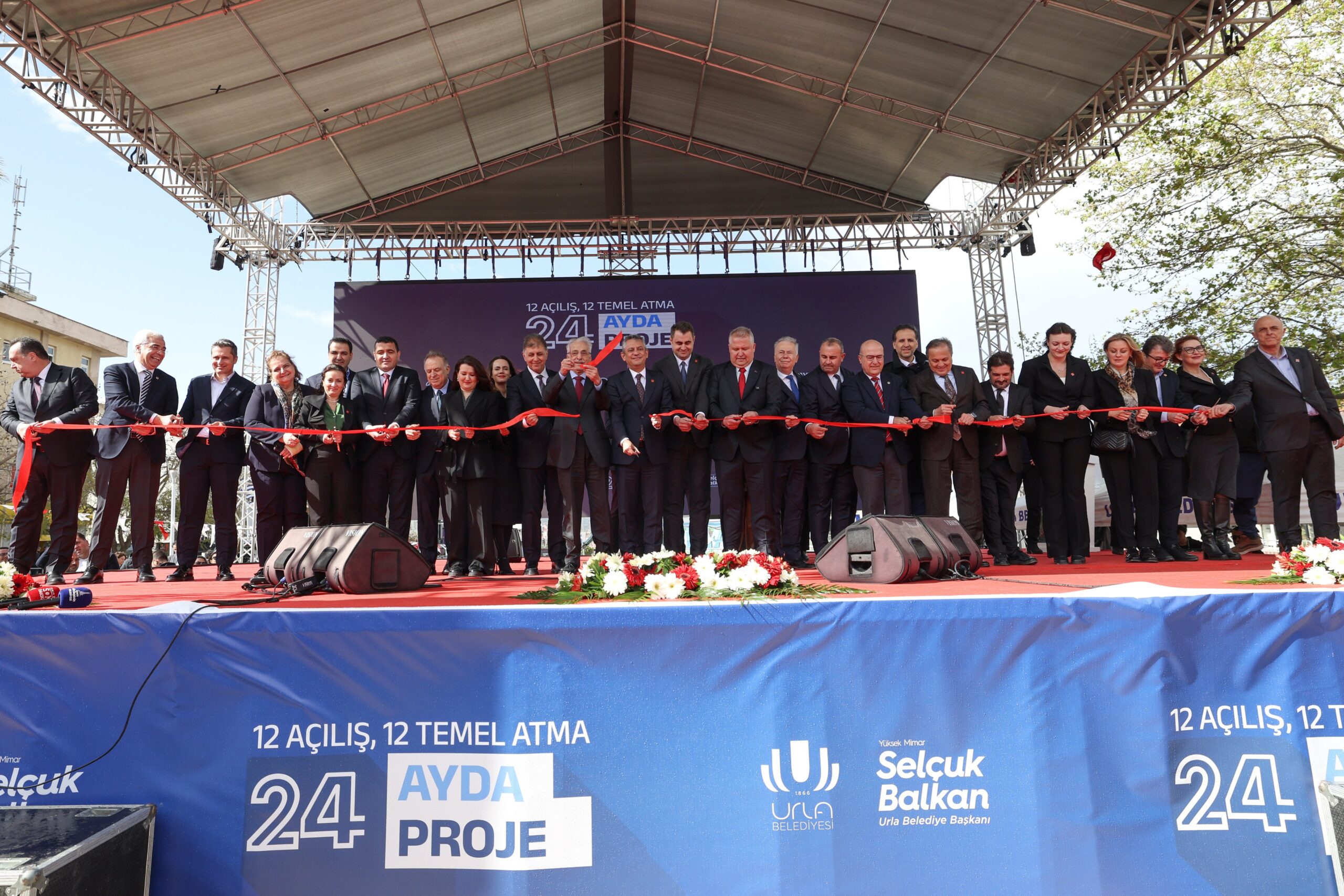 Özgür Özel Urla'da konuştu: “Kayyım tezgahını kuranlara halk en büyük cevabı verdi"