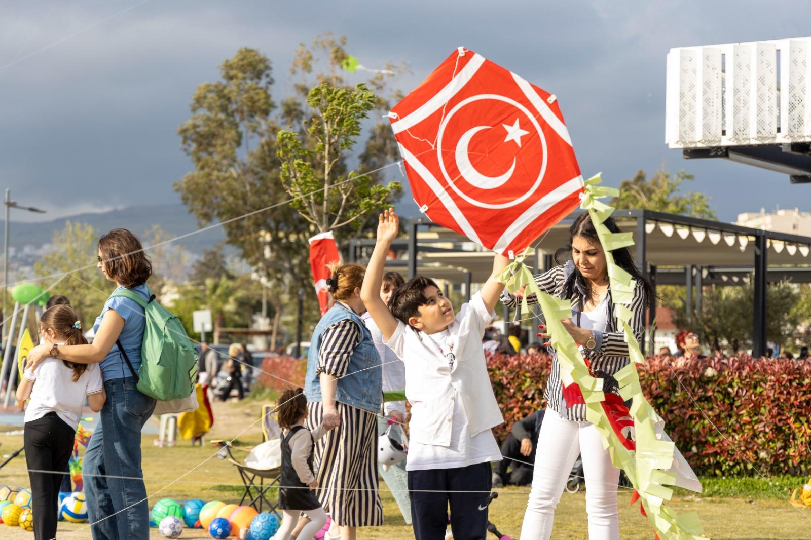 Karşıyaka’da 23 Nisan coşkusu: Başkanlık koltuğu Defne’ye emanet!