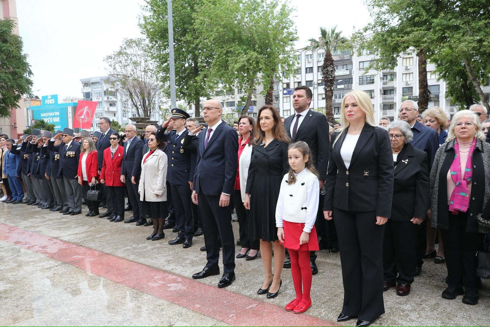 Karşıyaka’da 23 Nisan coşkusu: Başkanlık koltuğu Defne’ye emanet!