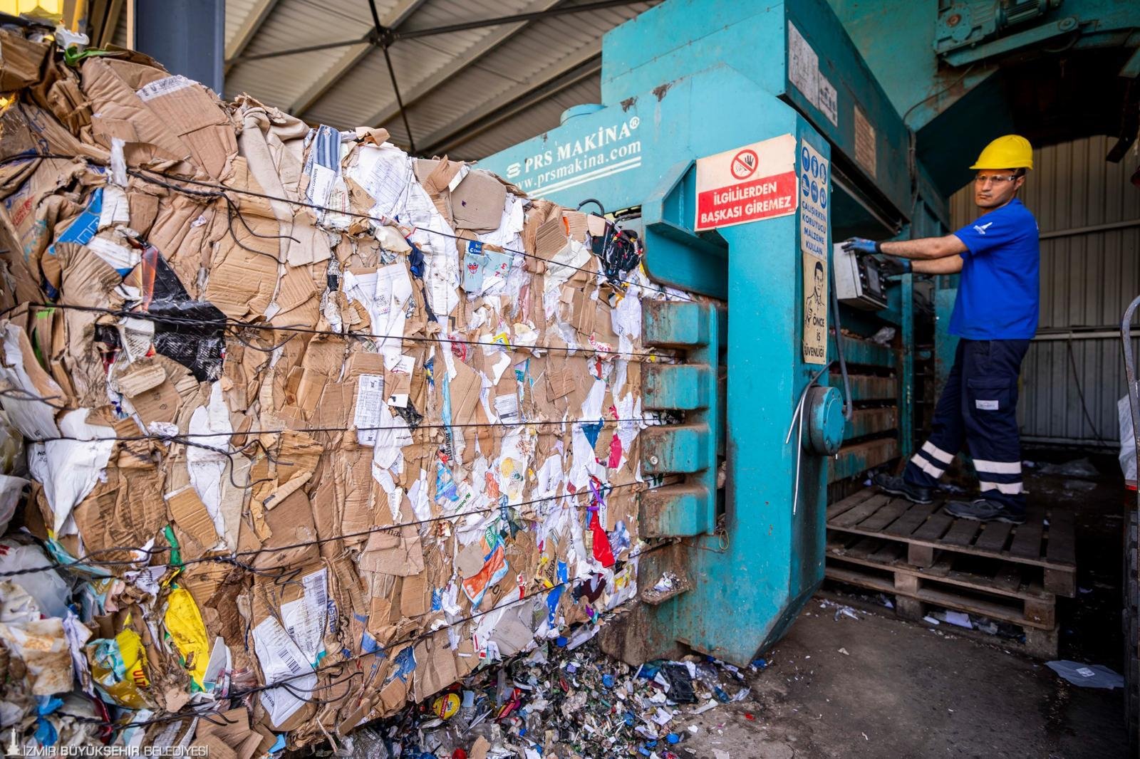 İzmir'in 'yeşil dönüşüm' hamlesi: Atıktan elektrik evde geri dönüşüm!