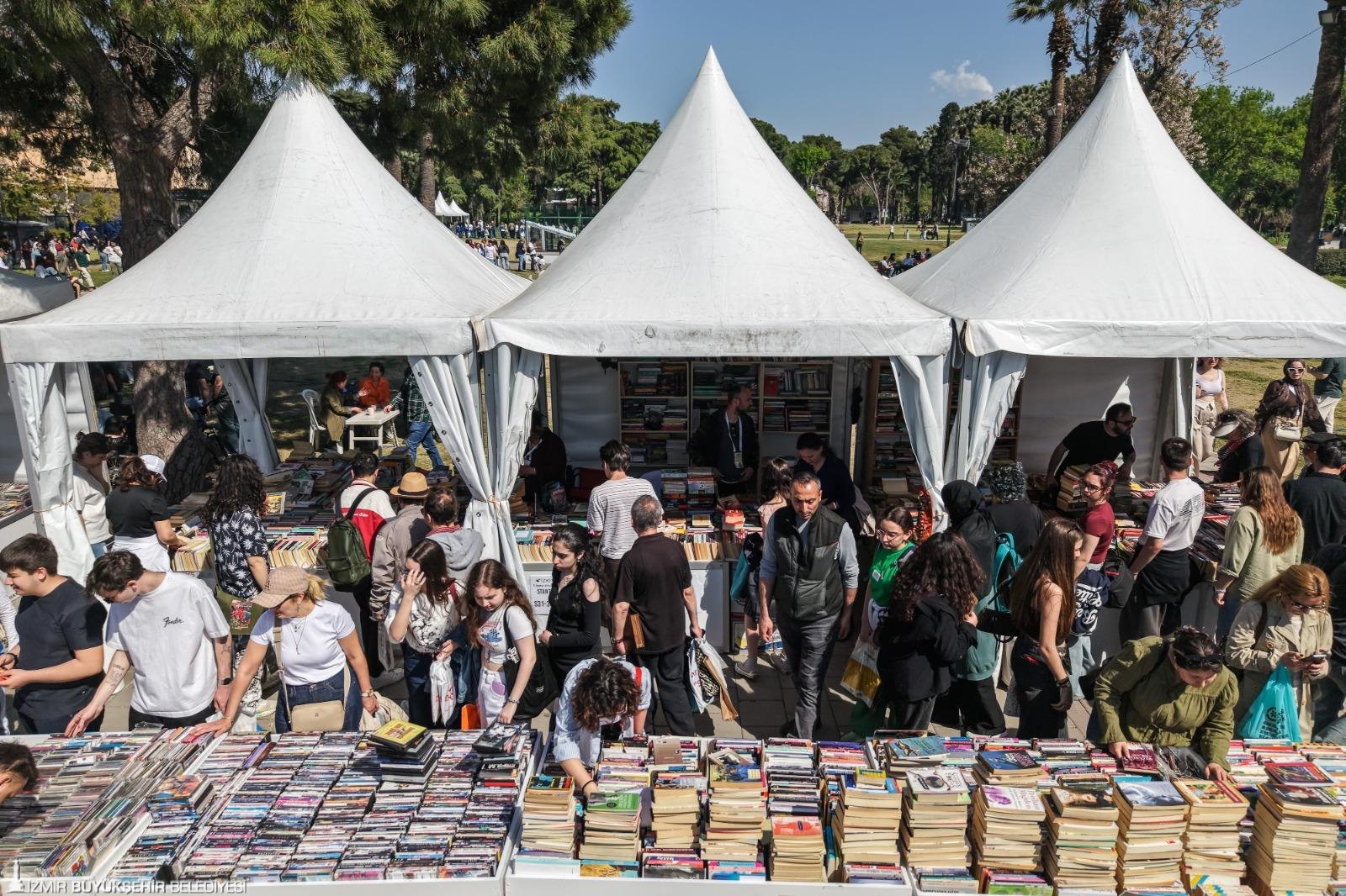 17-26 Nisan tarihleri arasında yüz binlerce kitapseveri ağırlayan İZKİTAP, son