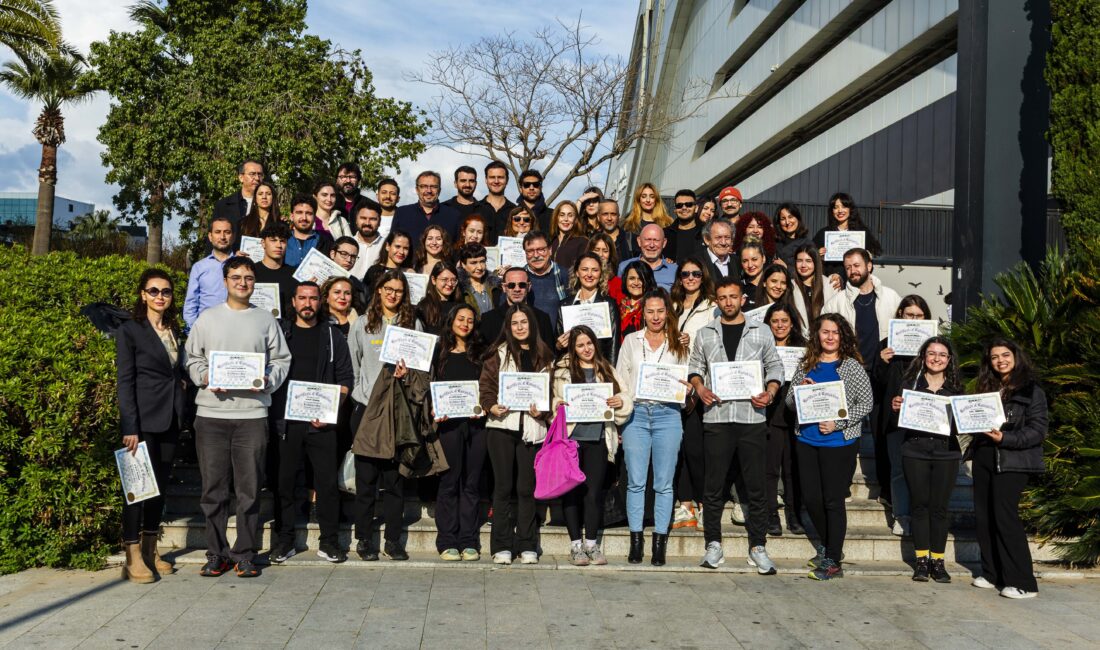 İzmir’de 2017’den bu yana ücretsiz ve profesyonel sanat eğitimi sunan