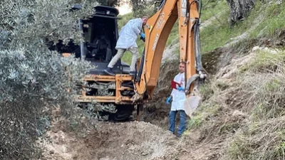 Aydın’ın Nazilli ilçesinde, iş makinesiyle gerçekleştirilen kaçak define kazısı sırasında