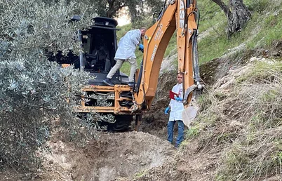 Aydın’ın Nazilli ilçesinde, iş makinesiyle gerçekleştirilen kaçak define kazısı sırasında