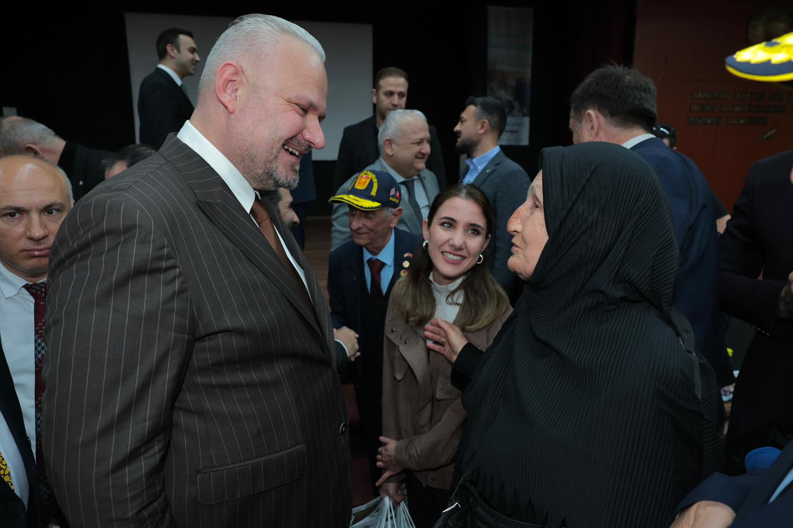 Sağlıklı yaş almanın merkezi Menemen olacak: Menemen Belediyesi, çınarların "HEP yanında"