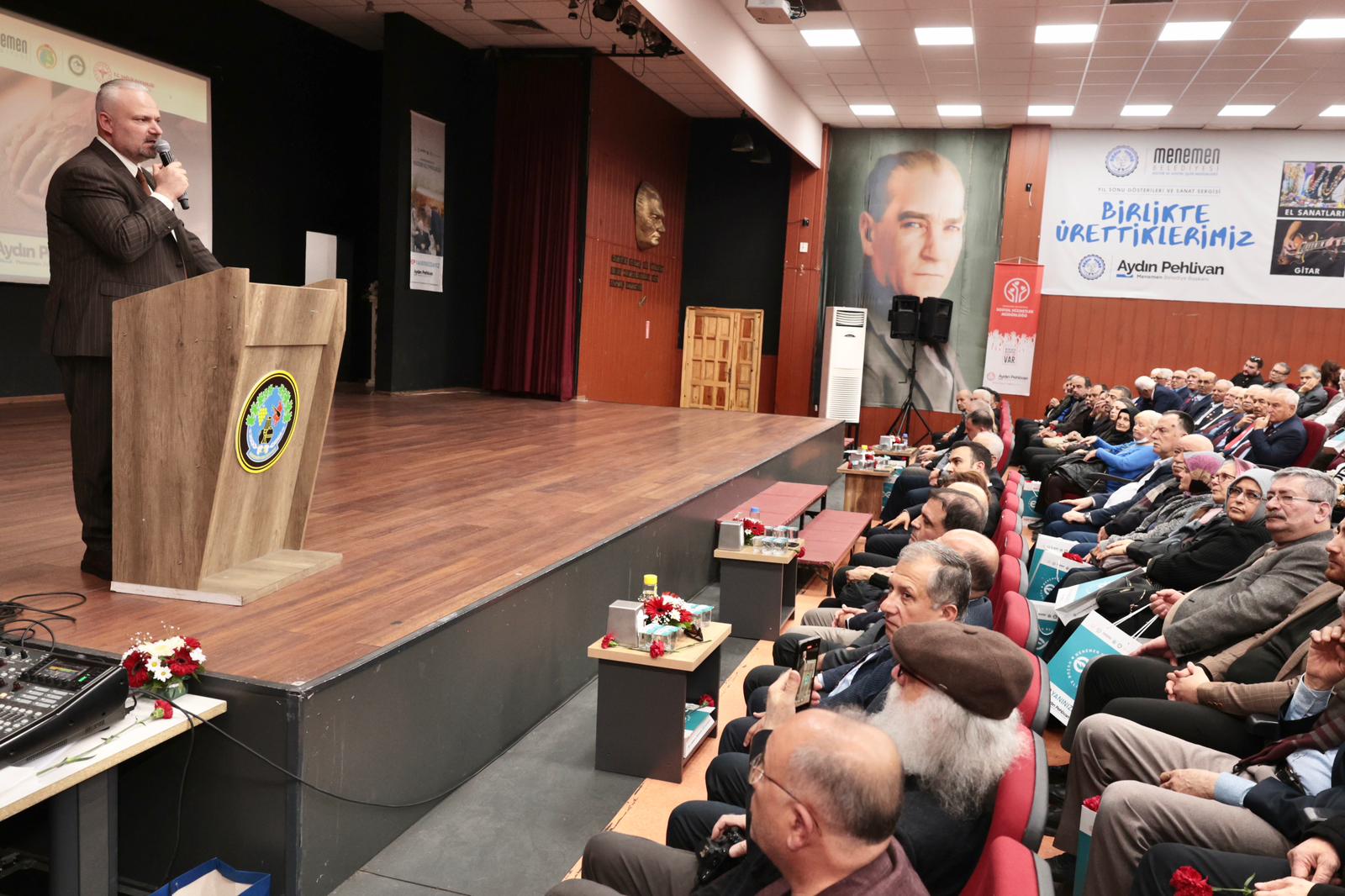 Sağlıklı yaş almanın merkezi Menemen olacak: Menemen Belediyesi, çınarların "HEP yanında"