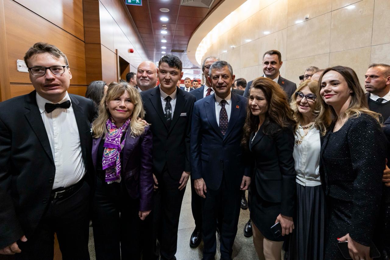 Özgür Özel'den Otizm mesajı: 'Eksiklik değil, eksik olan devletin omuz vermemesi'