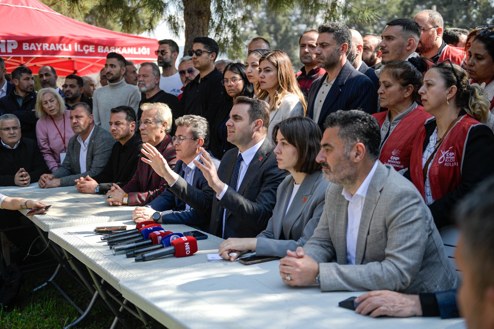 CHP İzmir’den Meslek Fabrikası’nda "Süresiz Direniş" kararı: “Eninde sonunda alacağız, gitmiyoruz!” 1 CHP İzmir’den Meslek Fabrikası’nda "Süresiz Direniş" kararı: “Eninde sonunda alacağız, gitmiyoruz!”