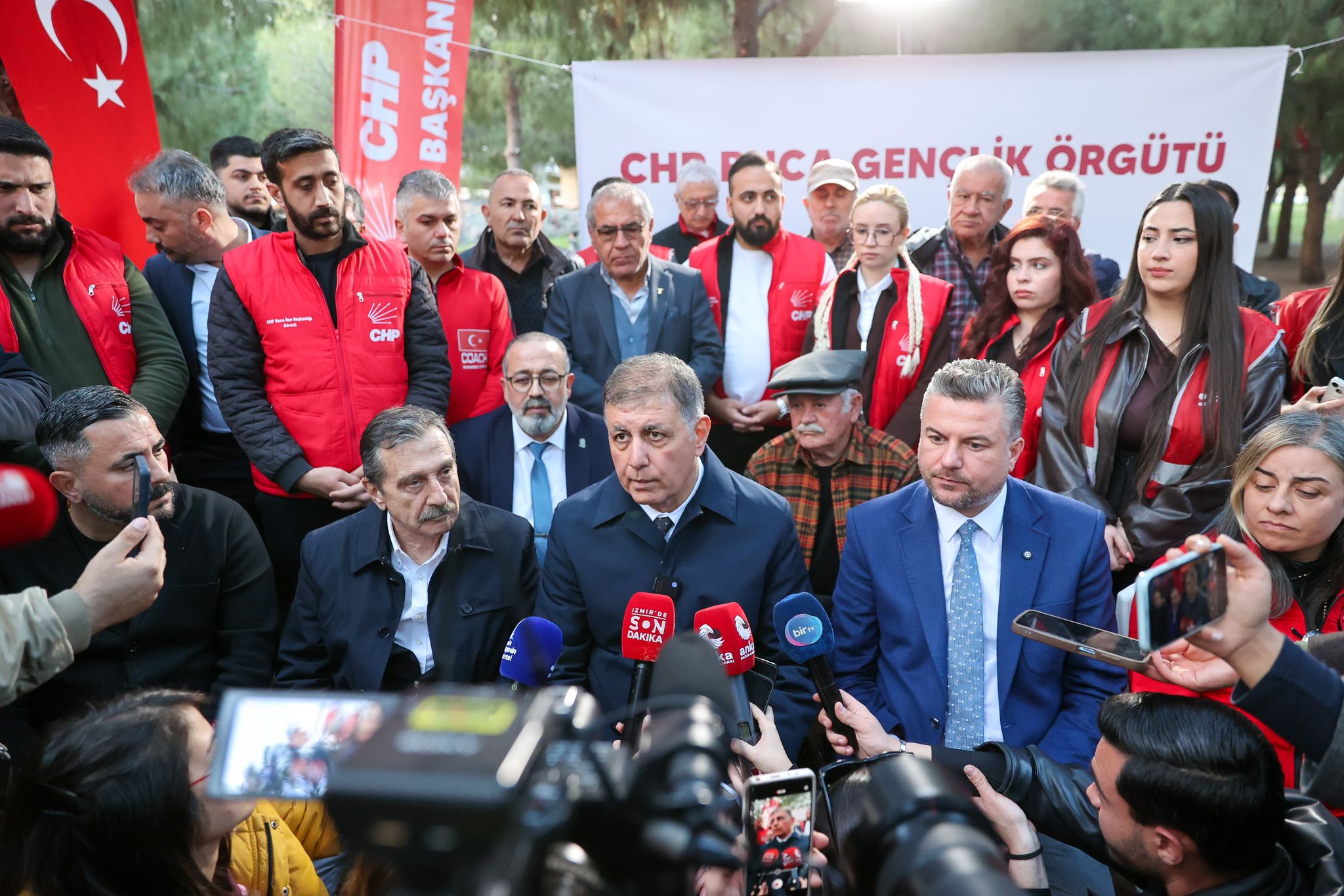 Buca Meslek Fabrikası için 5.'inci gün nöbetinde: 'İzmirlilerin hakkını kimseye yedirmeyiz'