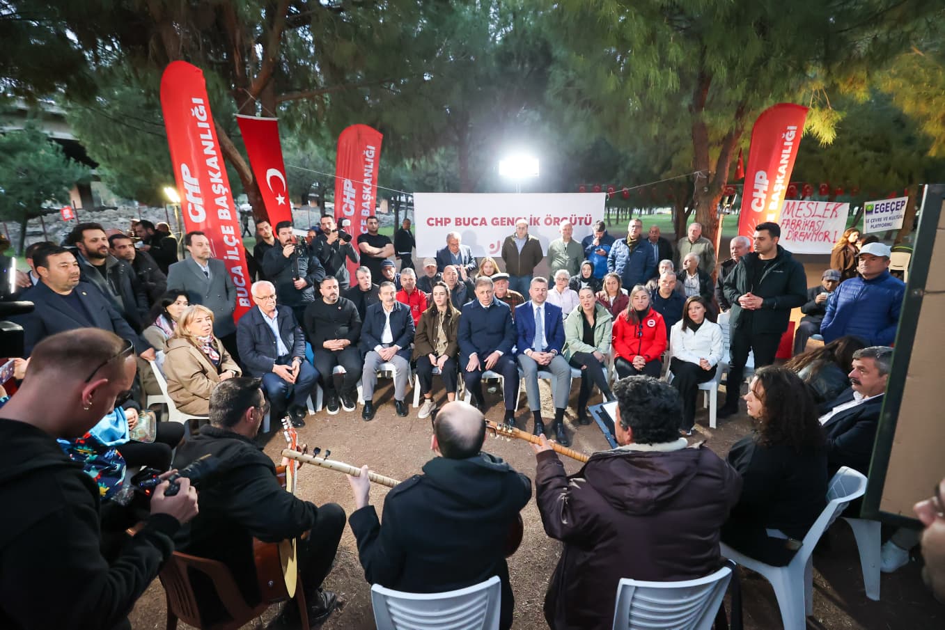 Buca Meslek Fabrikası için 5.'inci gün nöbetinde: 'İzmirlilerin hakkını kimseye yedirmeyiz'