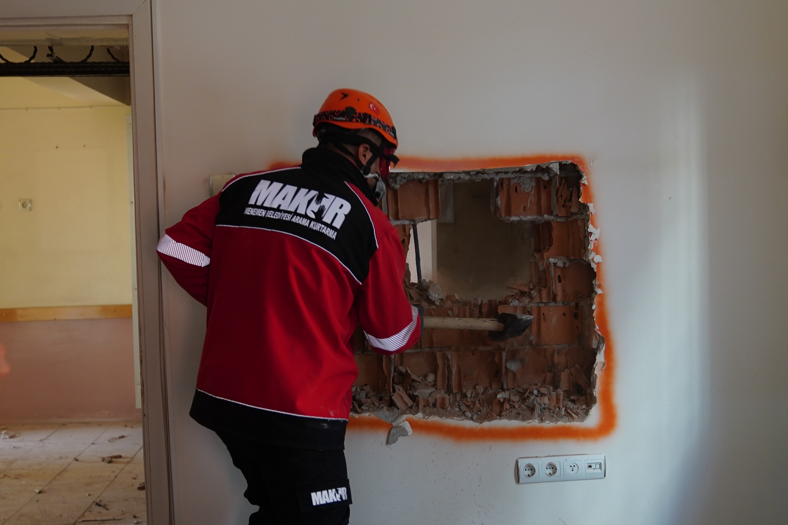 Menemen’in afet hazırlığı: 80 kişilik arama kurtarma ordusu kuruldu! 6 Menemen’in afet hazırlığı: 80 kişilik arama kurtarma ordusu kuruldu!