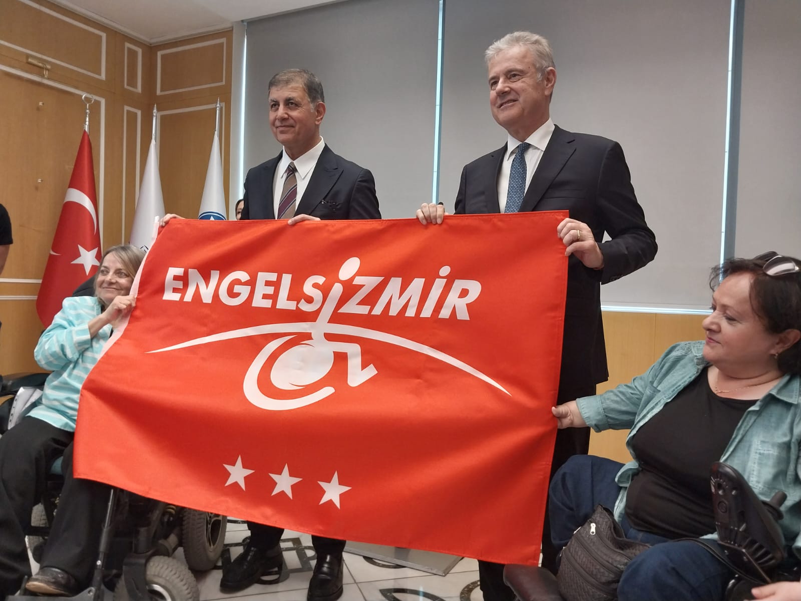 İzto’ya 'engelsiz' gurur: 3 yıldızlı kırmızı bayrak çekildi