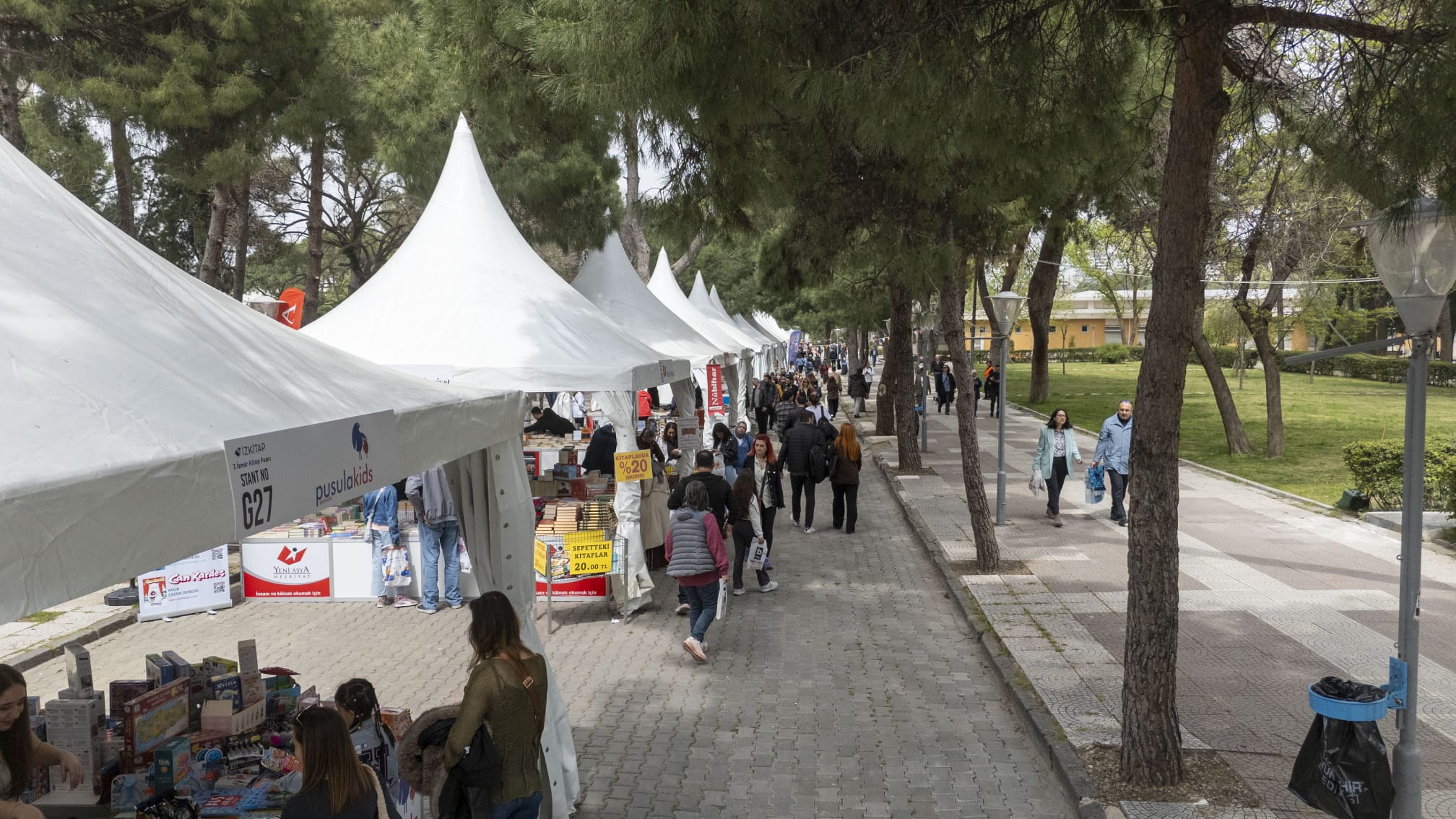 İzmir’in baharı kitapla müjdelendi! İZKİTAP Kültürpark’ta ziyarete açıldı