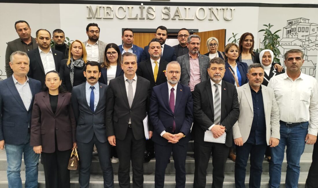 İzmir Büyükşehir Belediye Meclisi’nin faaliyet raporu görüşmelerine "yeterlilik önergesi" damga