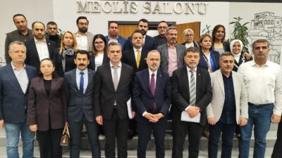 İzmir Büyükşehir Belediye Meclisi’nin faaliyet raporu görüşmelerine "yeterlilik önergesi" damga