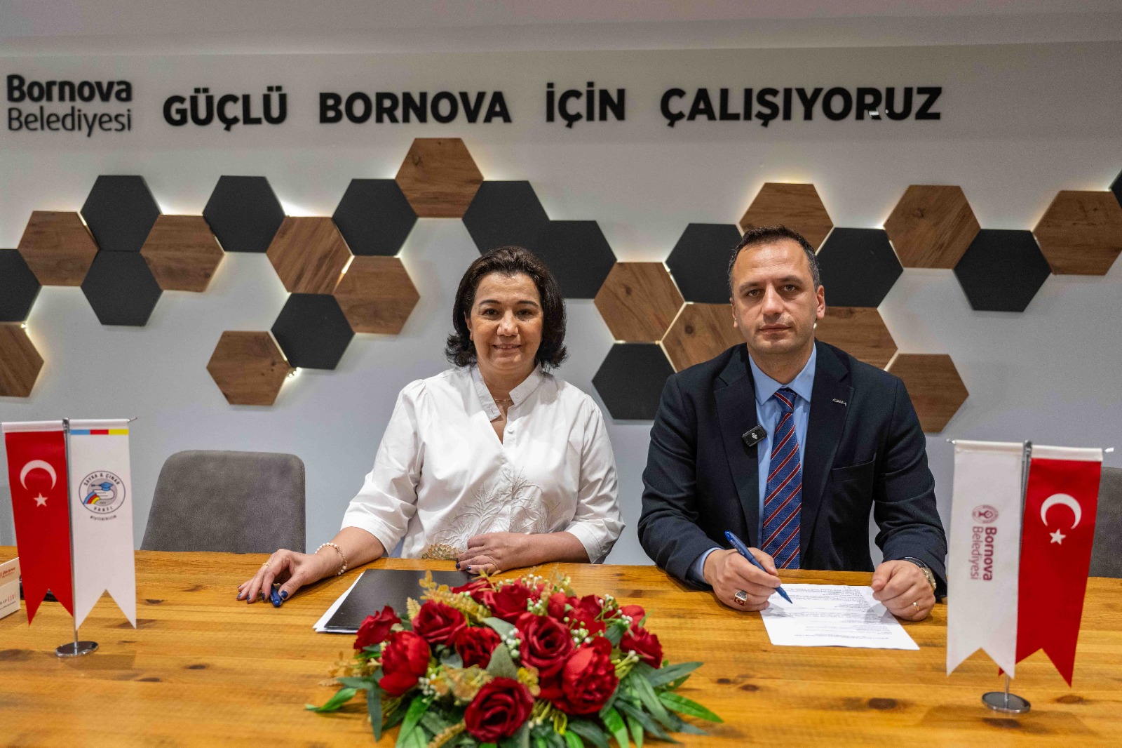 Bornova’da gençliğe güç birliği: Sayra ve Çınar’ın adı umuda dönüşüyor!