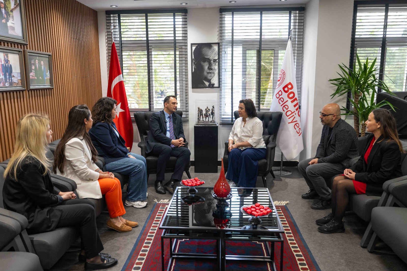 Bornova’da gençliğe güç birliği: Sayra ve Çınar’ın adı umuda dönüşüyor!