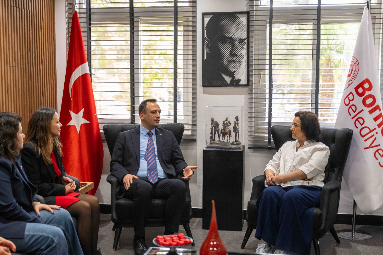 Bornova’da gençliğe güç birliği: Sayra ve Çınar’ın adı umuda dönüşüyor!