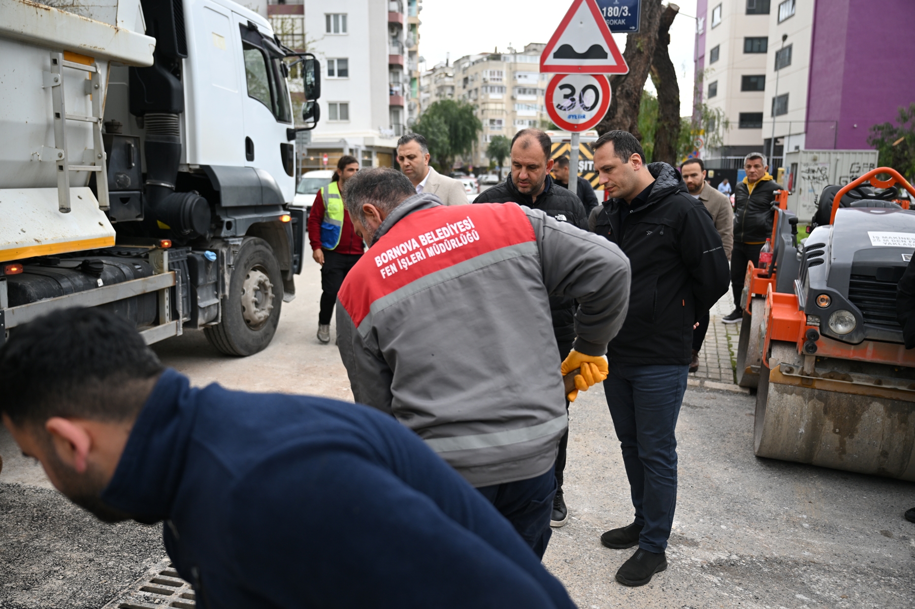 Bornova’da modern dönüşüm: Zafer Caddesi baştan sona yenileniyor