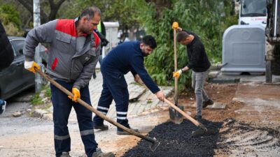 Bornova Belediye Başkanı Ömer Eşki, Zafer Caddesi’ndeki yenileme çalışmalarını yerinde