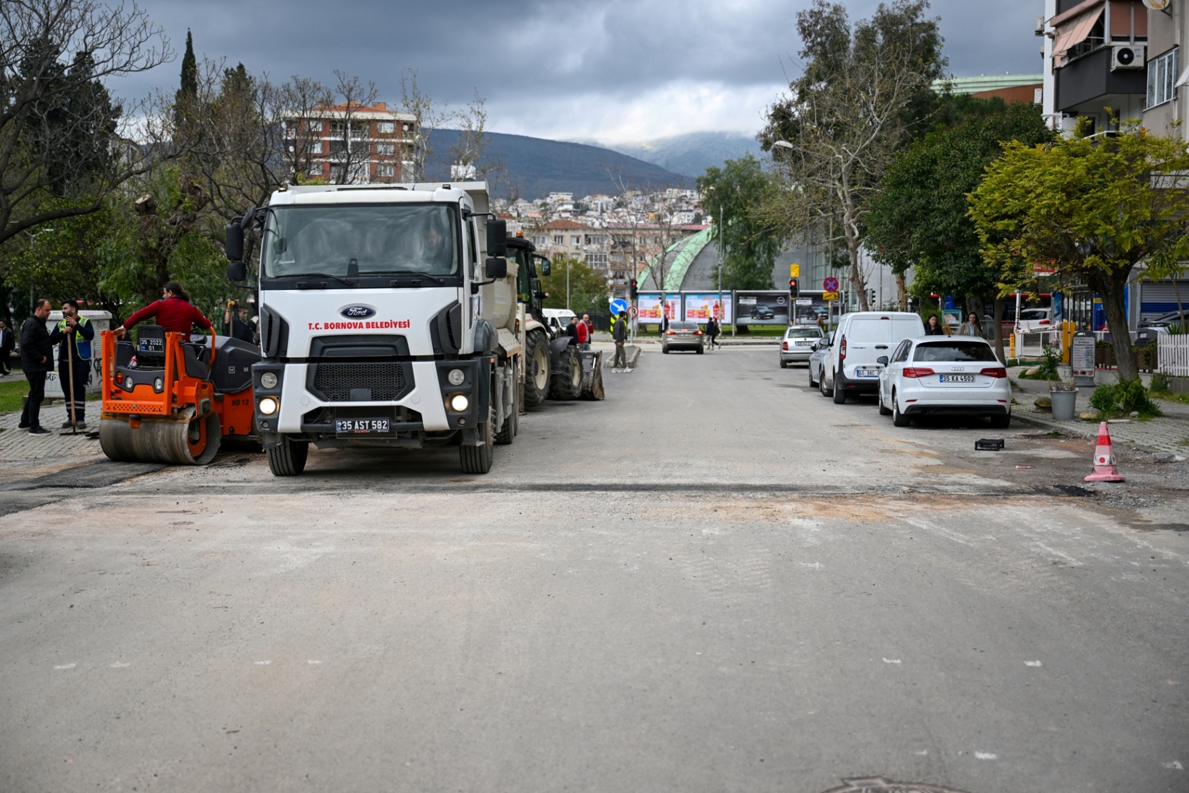 Bornova’da modern dönüşüm: Zafer Caddesi baştan sona yenileniyor