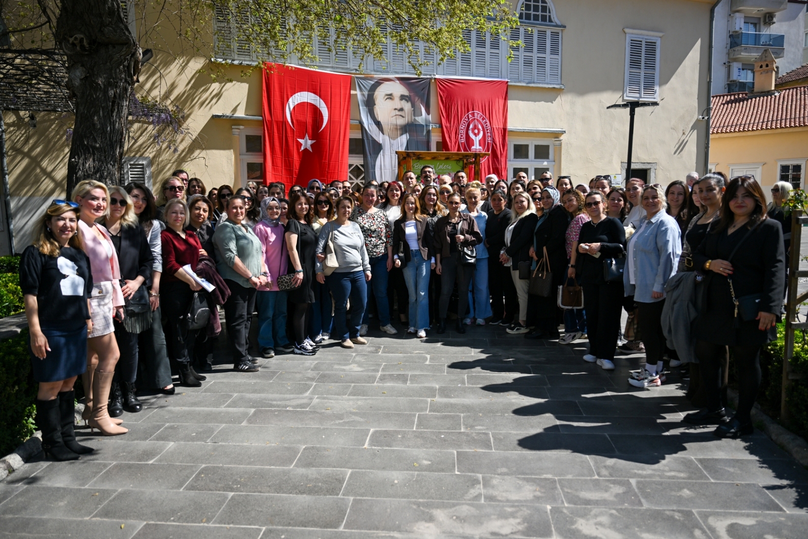 Bornova’da eğitimin geleceği için güç birliği: Okul aile birlikleri ve belediye el ele 1 Bornova’da eğitimin geleceği için güç birliği: Okul aile birlikleri ve belediye el ele