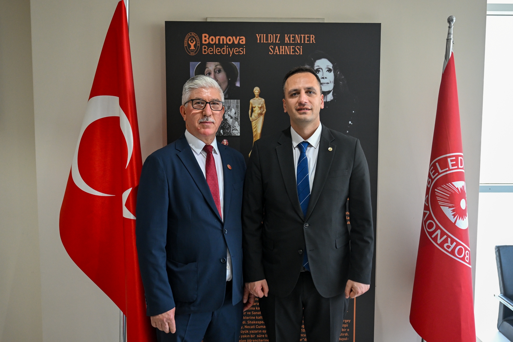 Bornova Muhtarlar Derneği'nde Zeki Güler yeniden seçildi. 