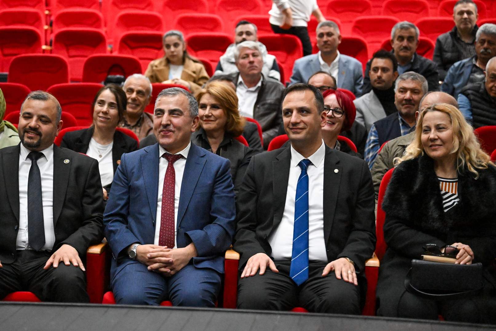 Bornova’da muhtarlar birlik mesajı verdi: Zeki Güler Yeniden Başkan 3 Bornova’da muhtarlar birlik mesajı verdi: Zeki Güler Yeniden Başkan